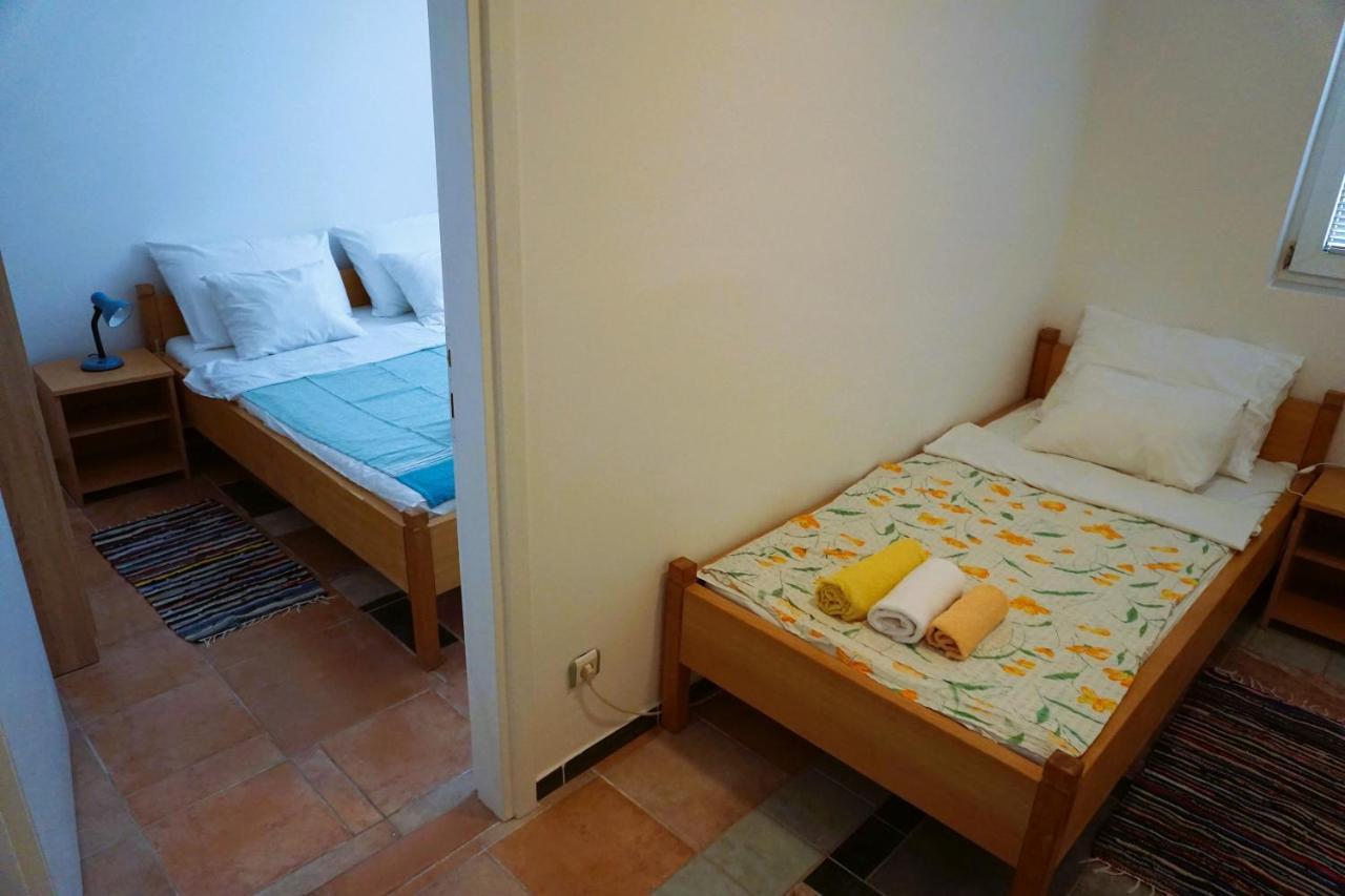 Villa Latina With 6 Apartments And A Shared Pool Vir Eksteriør bilde