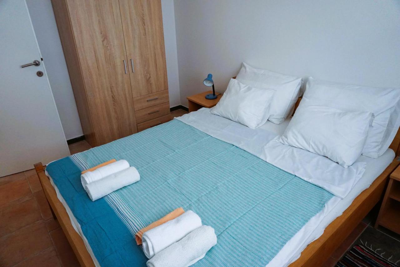 Villa Latina With 6 Apartments And A Shared Pool Vir Eksteriør bilde