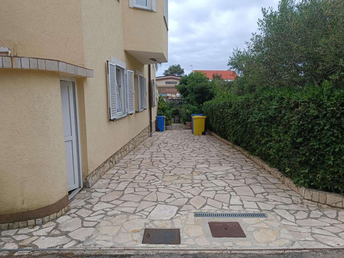 Villa Latina With 6 Apartments And A Shared Pool Vir Eksteriør bilde